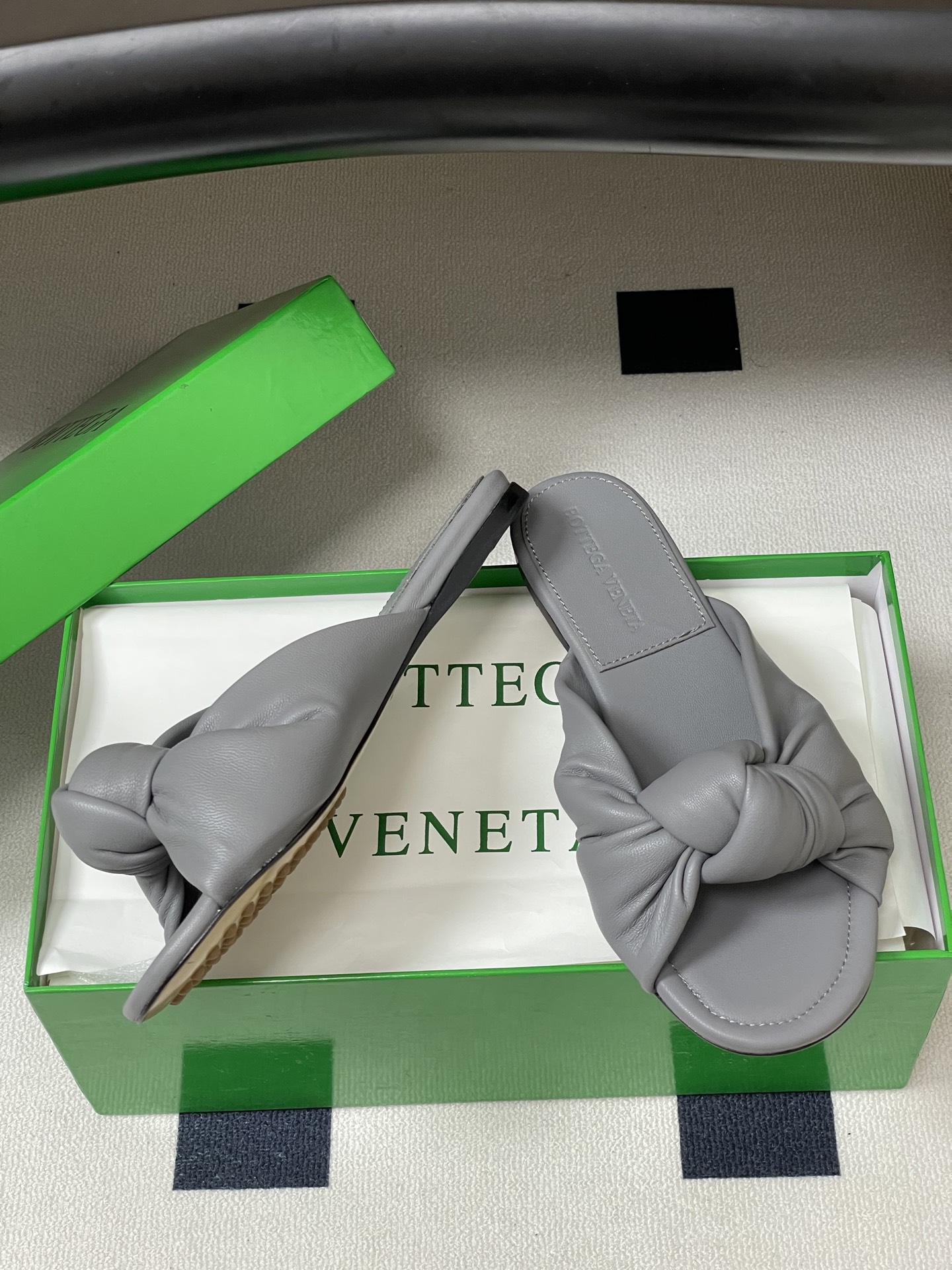 顶级品质BOTTEGA VENETA 葆蝶家 2026夏季新款 BV Cherry打结穆勒拖鞋系列细高跟