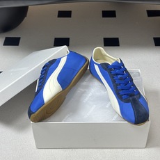 2026 春夏新款 JIL SANDER X Puma 吉尔桑达联名款低帮德训休闲鞋以品牌标志性的极简美 2026 春夏新款 JIL SANDER X Puma 吉尔桑达联名款低帮德训休闲鞋以品牌标志性的极简美