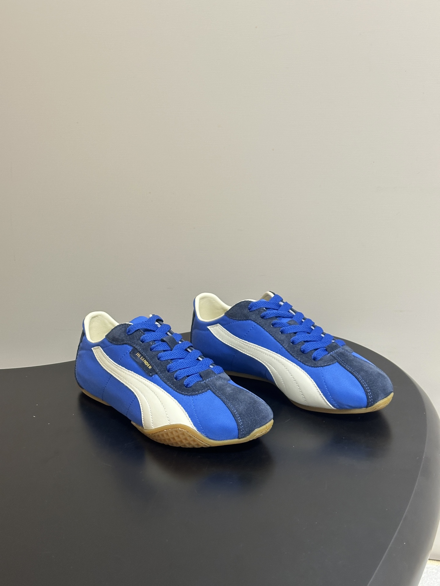 2026 春夏新款 JIL SANDER X Puma 吉尔桑达联名款低帮德训休闲鞋以品牌标志性的极简美