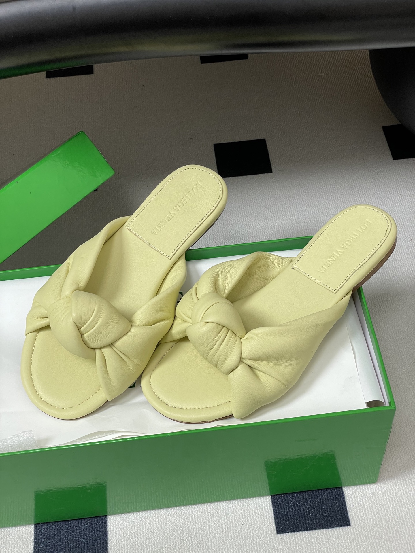 顶级品质BOTTEGA VENETA 葆蝶家 2026夏季新款 BV Cherry打结穆勒拖鞋系列细高跟
