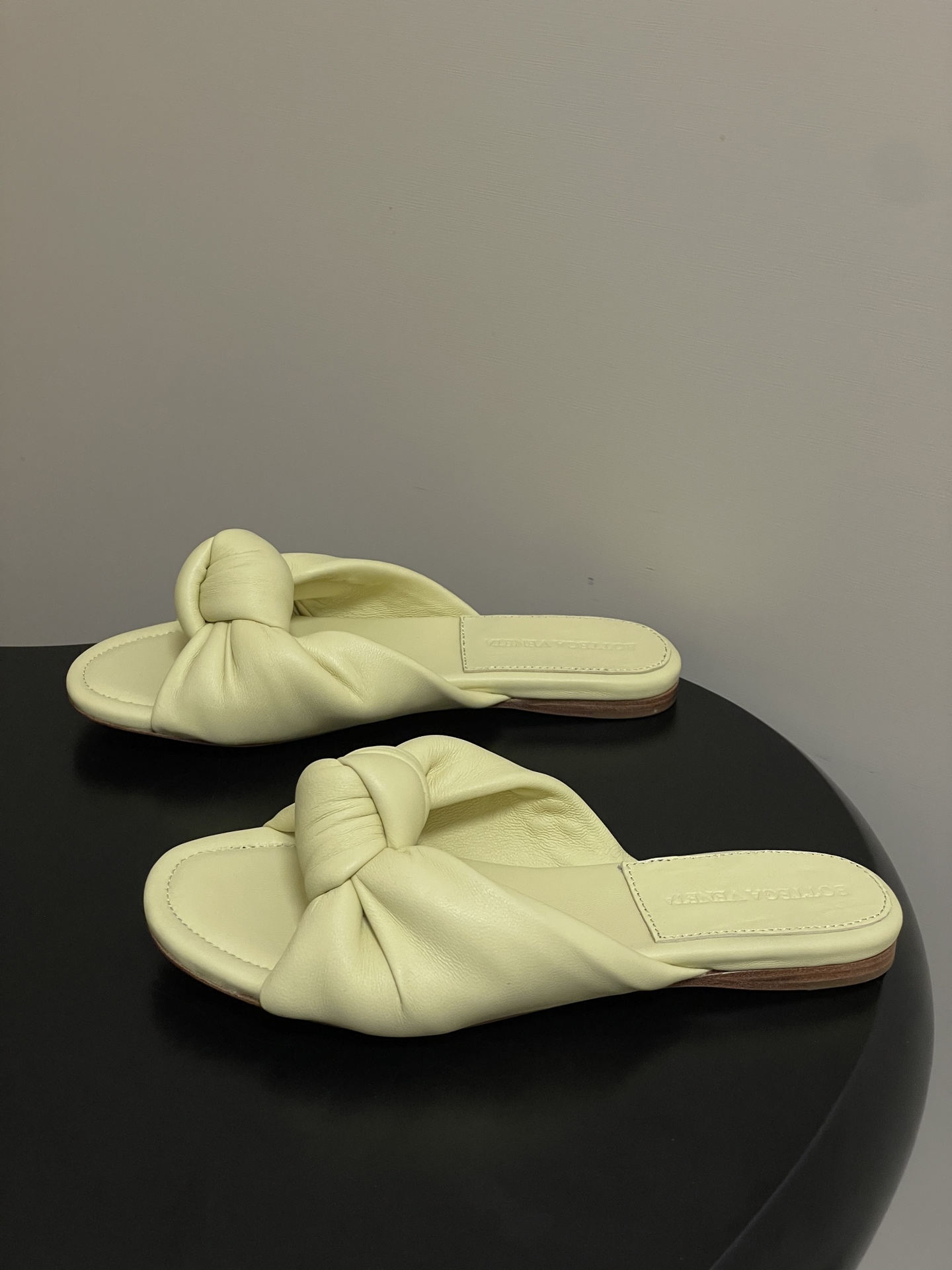 顶级品质BOTTEGA VENETA 葆蝶家 2026夏季新款 BV Cherry打结穆勒拖鞋系列细高跟