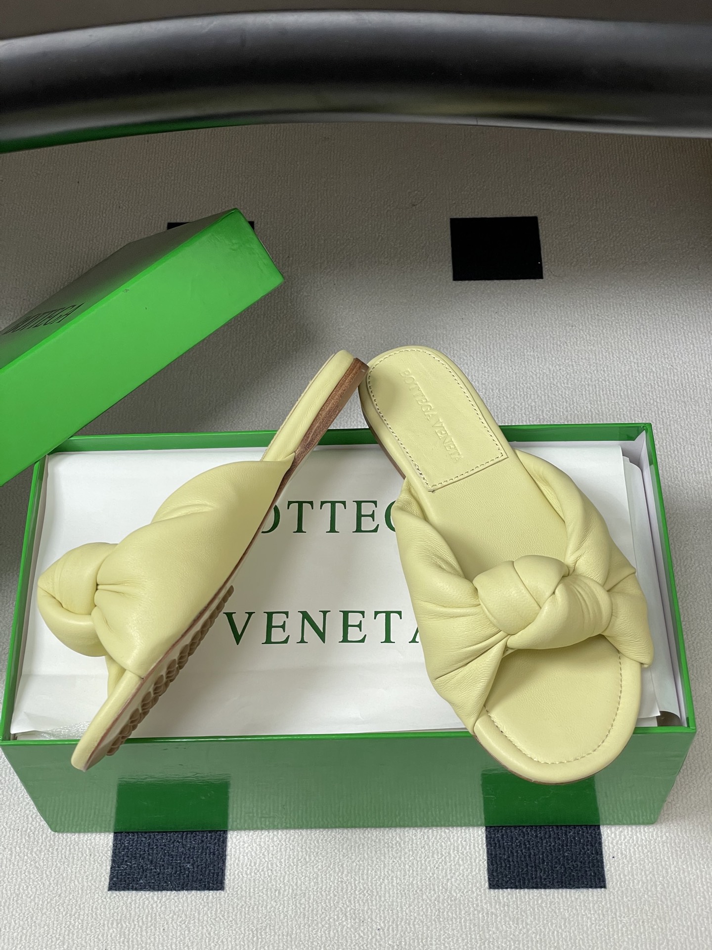 顶级品质BOTTEGA VENETA 葆蝶家 2026夏季新款 BV Cherry打结穆勒拖鞋系列细高跟