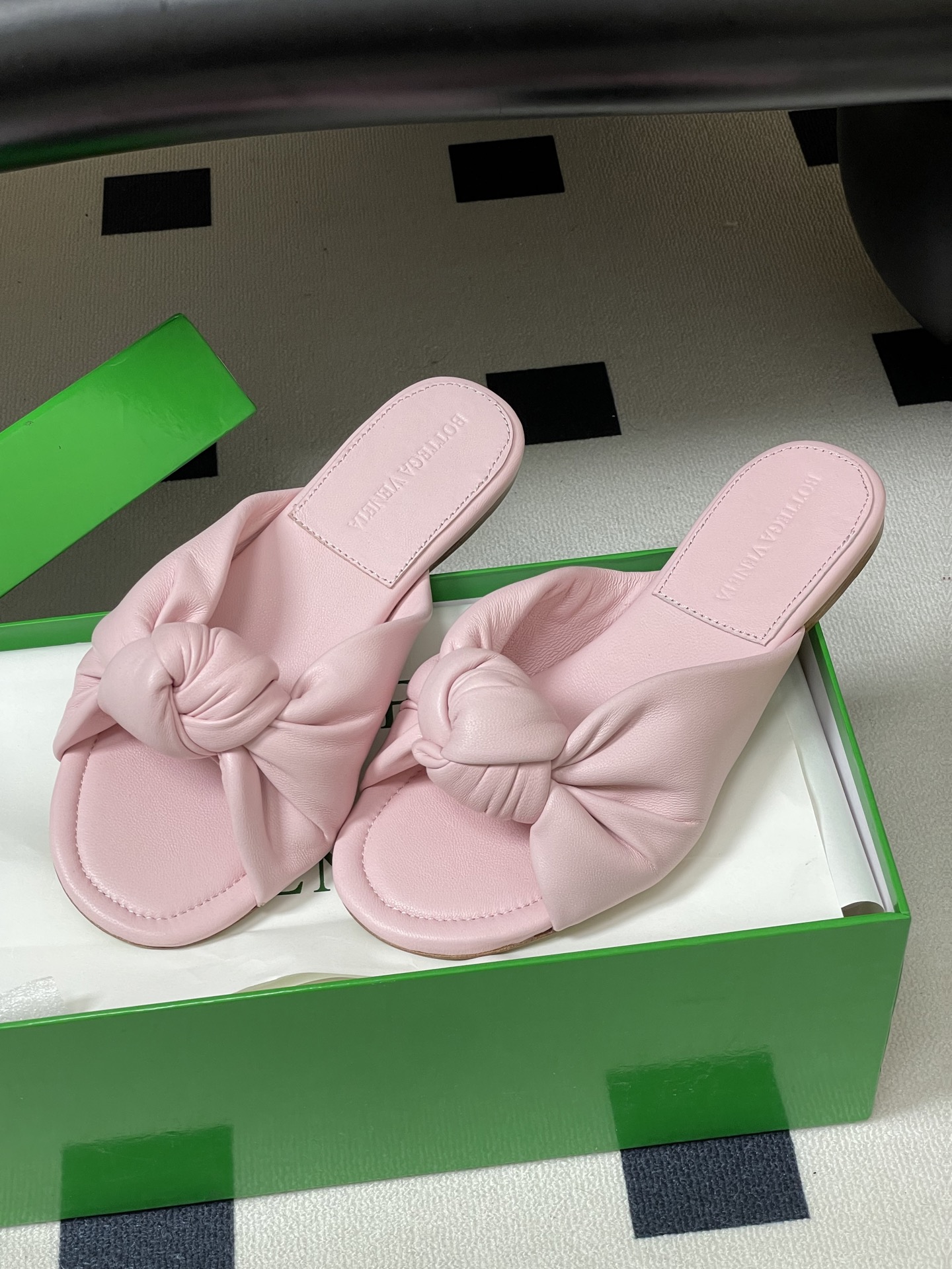 顶级品质BOTTEGA VENETA 葆蝶家 2026夏季新款 BV Cherry打结穆勒拖鞋系列细高跟