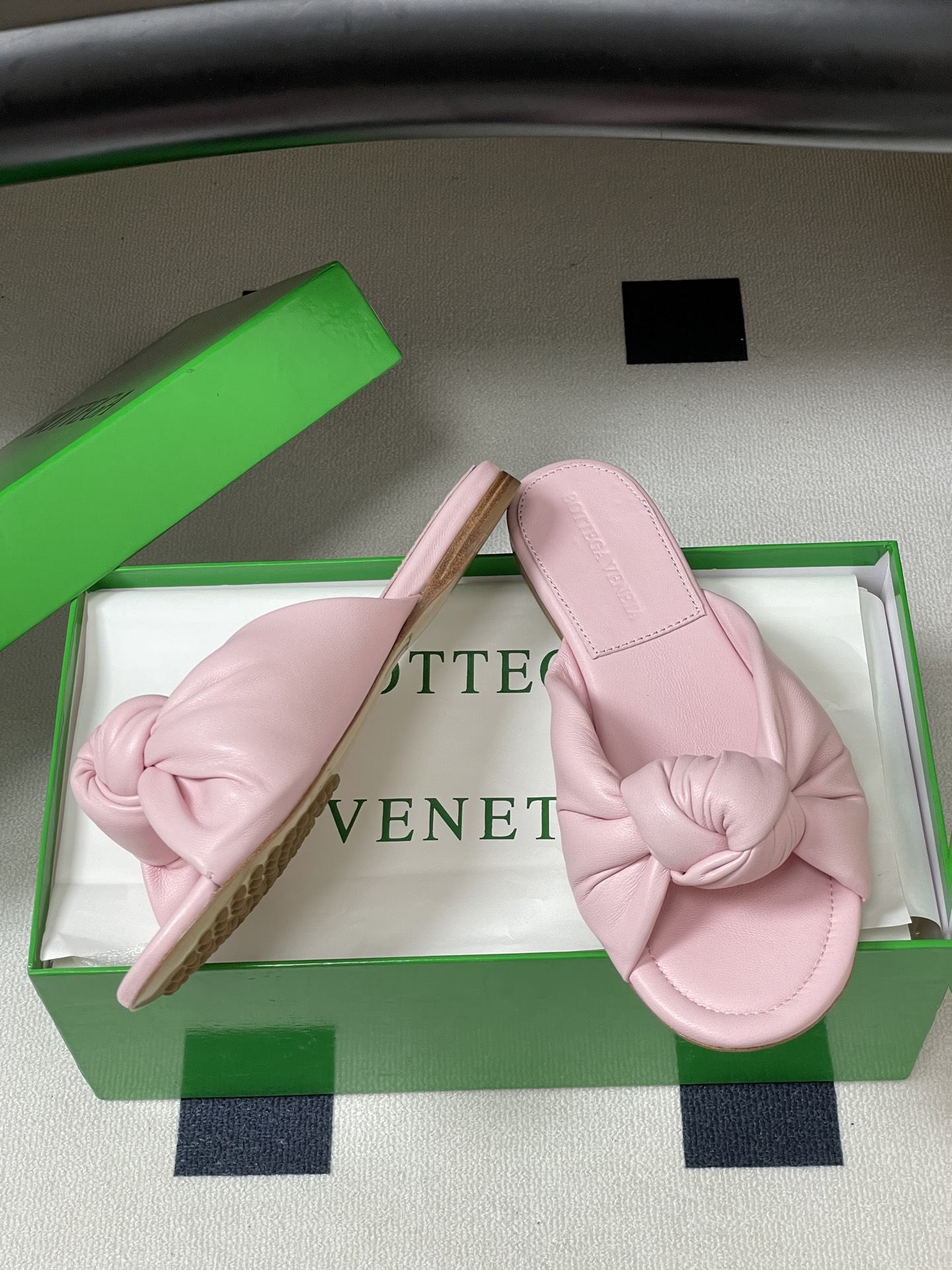 顶级品质BOTTEGA VENETA 葆蝶家 2026夏季新款 BV Cherry打结穆勒拖鞋系列细高跟