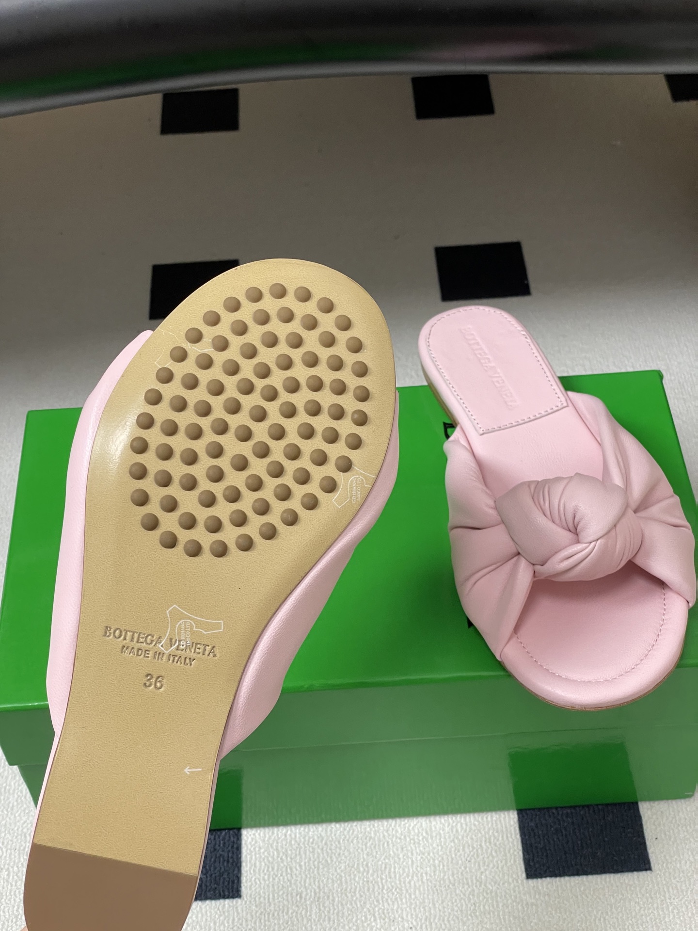 顶级品质BOTTEGA VENETA 葆蝶家 2026夏季新款 BV Cherry打结穆勒拖鞋系列细高跟