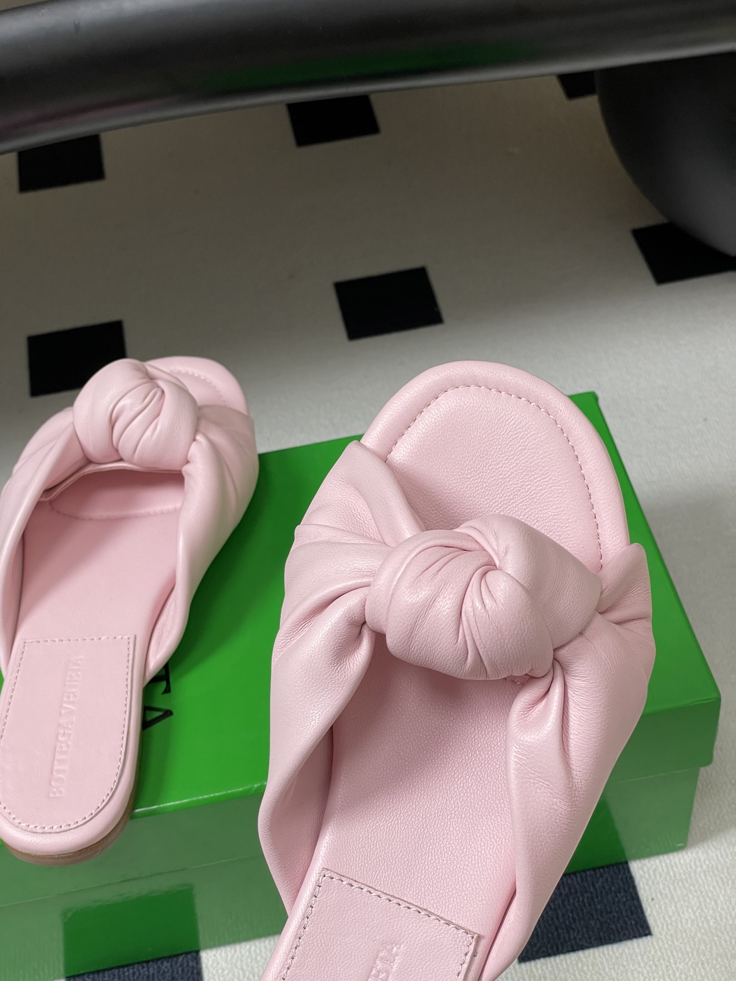 顶级品质BOTTEGA VENETA 葆蝶家 2026夏季新款 BV Cherry打结穆勒拖鞋系列细高跟