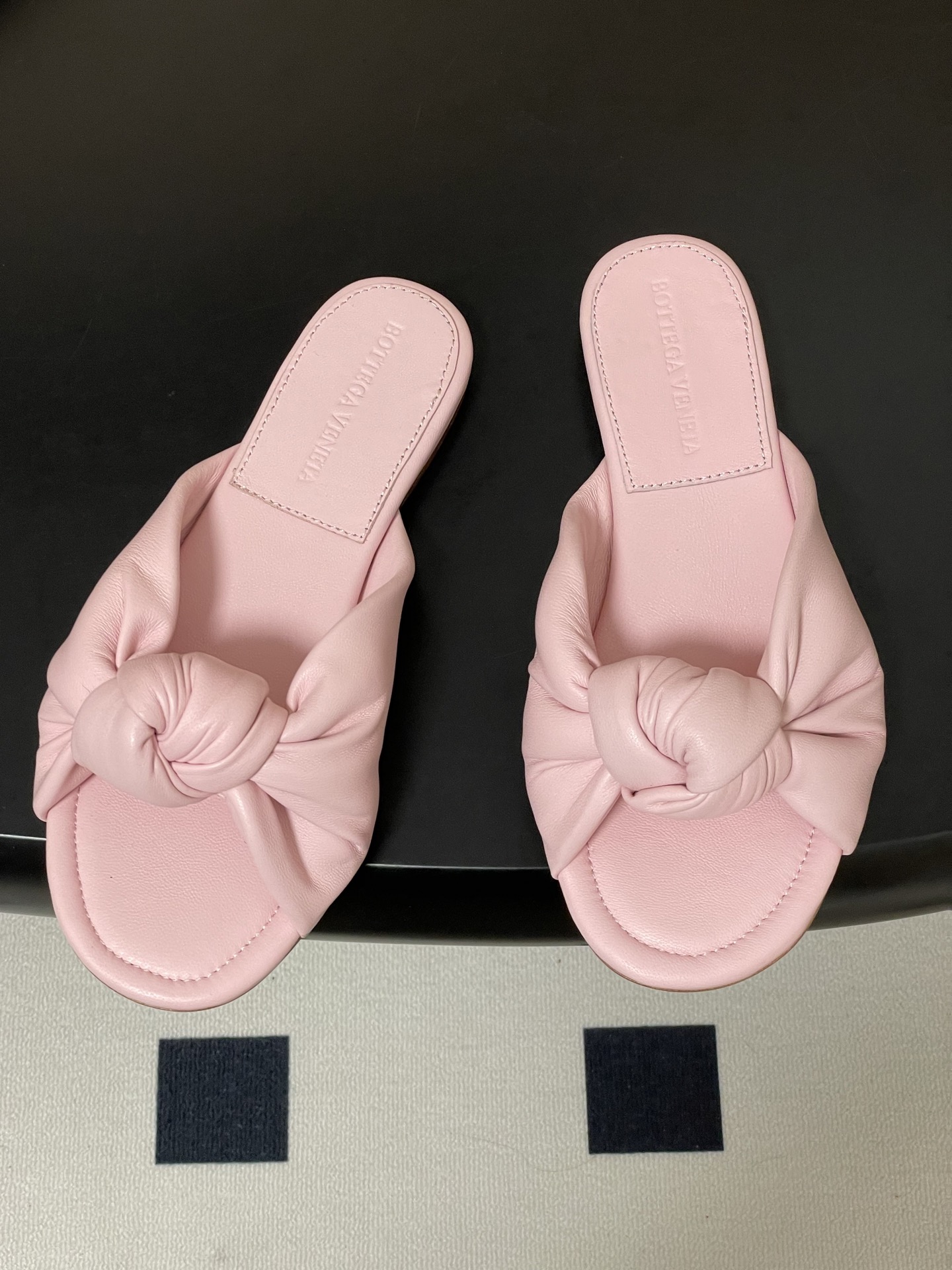 顶级品质BOTTEGA VENETA 葆蝶家 2026夏季新款 BV Cherry打结穆勒拖鞋系列细高跟
