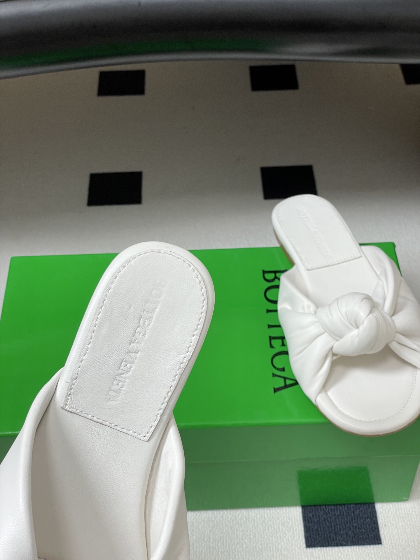 顶级品质BOTTEGA VENETA 葆蝶家 2026夏季新款 BV Cherry打结穆勒拖鞋系列细高跟