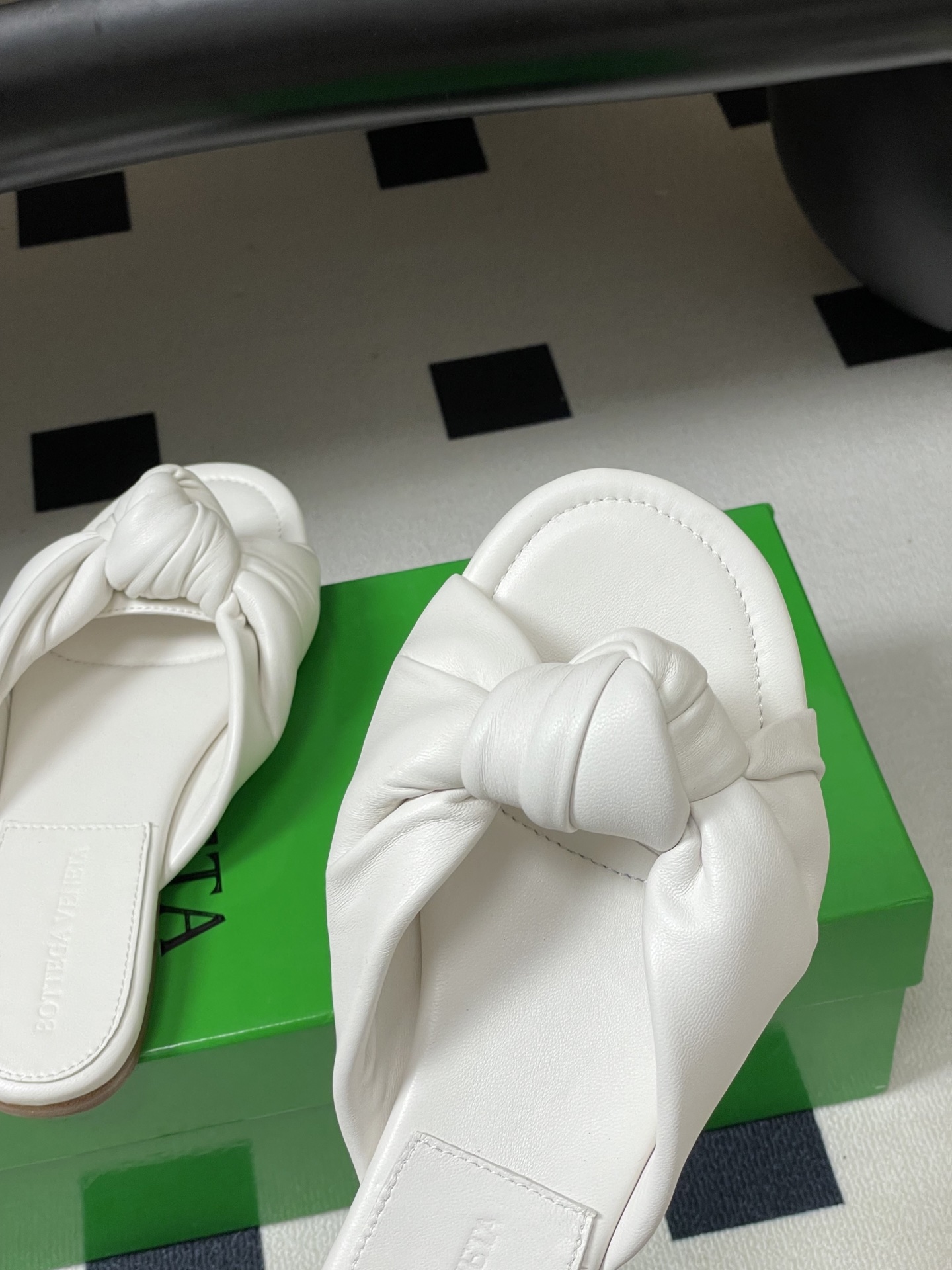 顶级品质BOTTEGA VENETA 葆蝶家 2026夏季新款 BV Cherry打结穆勒拖鞋系列细高跟