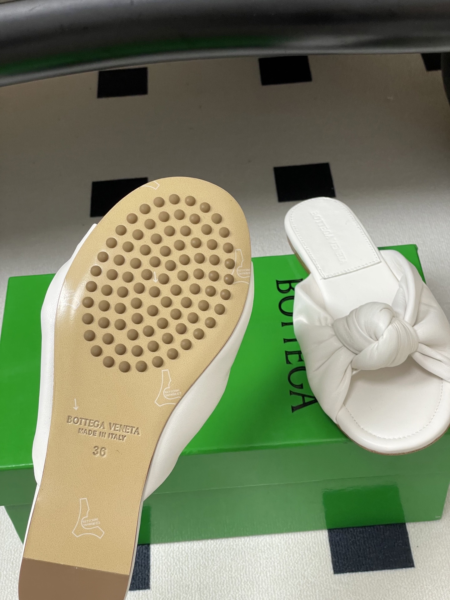 顶级品质BOTTEGA VENETA 葆蝶家 2026夏季新款 BV Cherry打结穆勒拖鞋系列细高跟