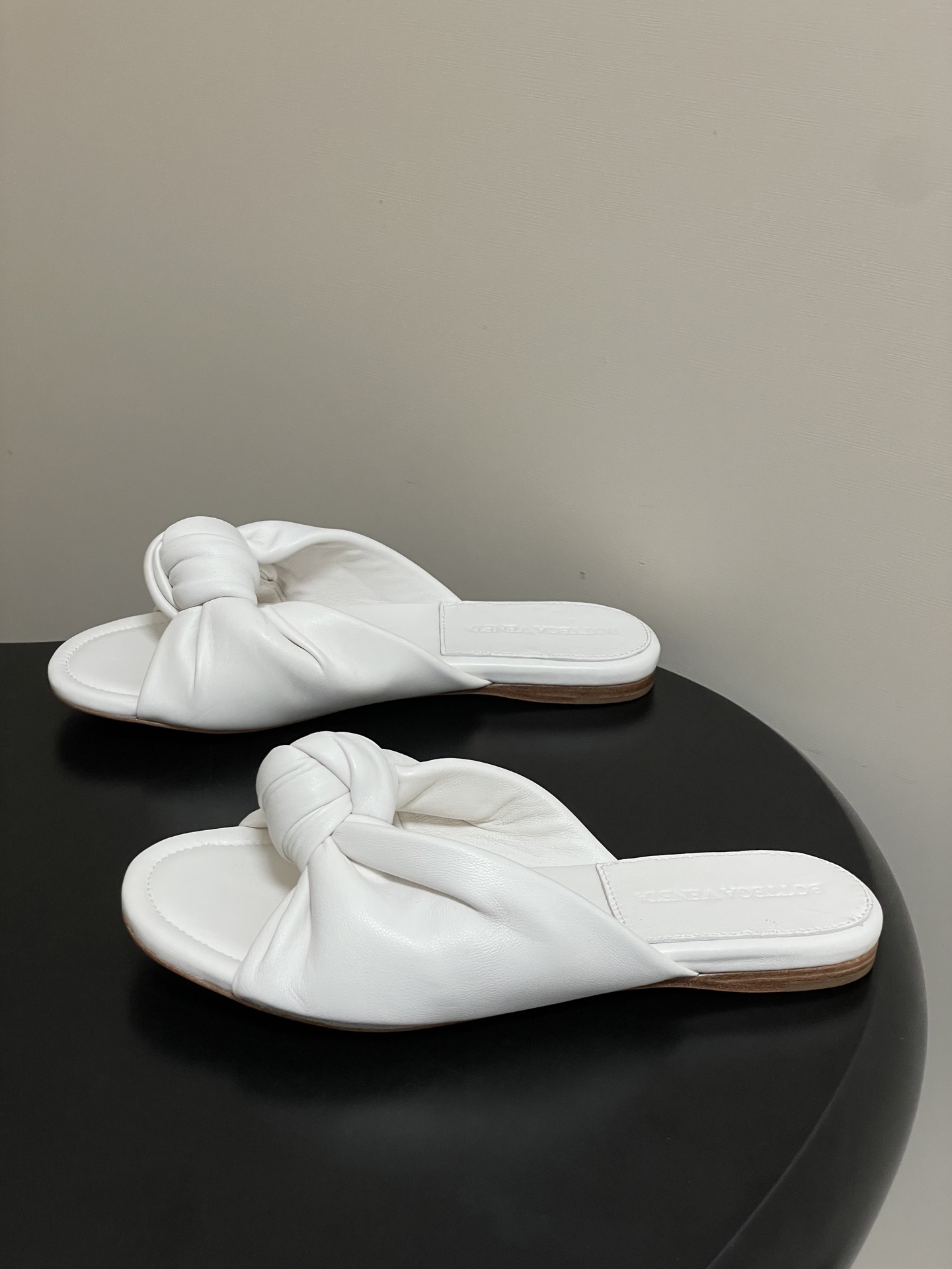 顶级品质BOTTEGA VENETA 葆蝶家 2026夏季新款 BV Cherry打结穆勒拖鞋系列细高跟
