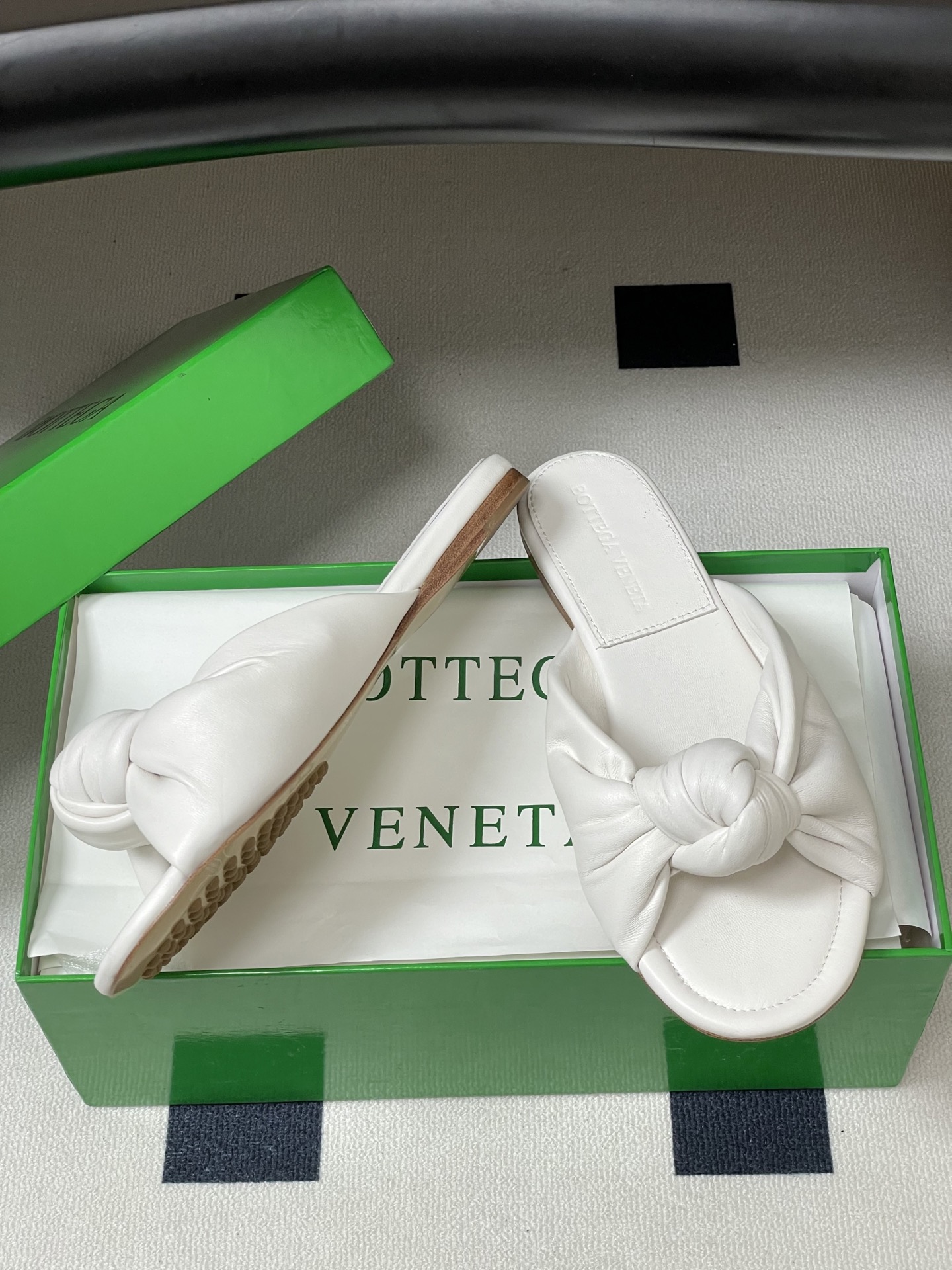 顶级品质BOTTEGA VENETA 葆蝶家 2026夏季新款 BV Cherry打结穆勒拖鞋系列细高跟