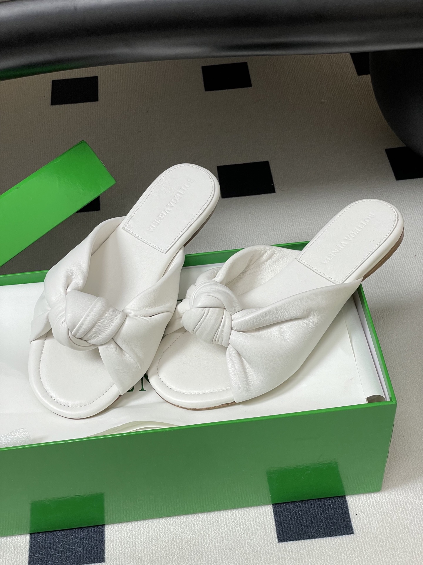 顶级品质BOTTEGA VENETA 葆蝶家 2026夏季新款 BV Cherry打结穆勒拖鞋系列细高跟