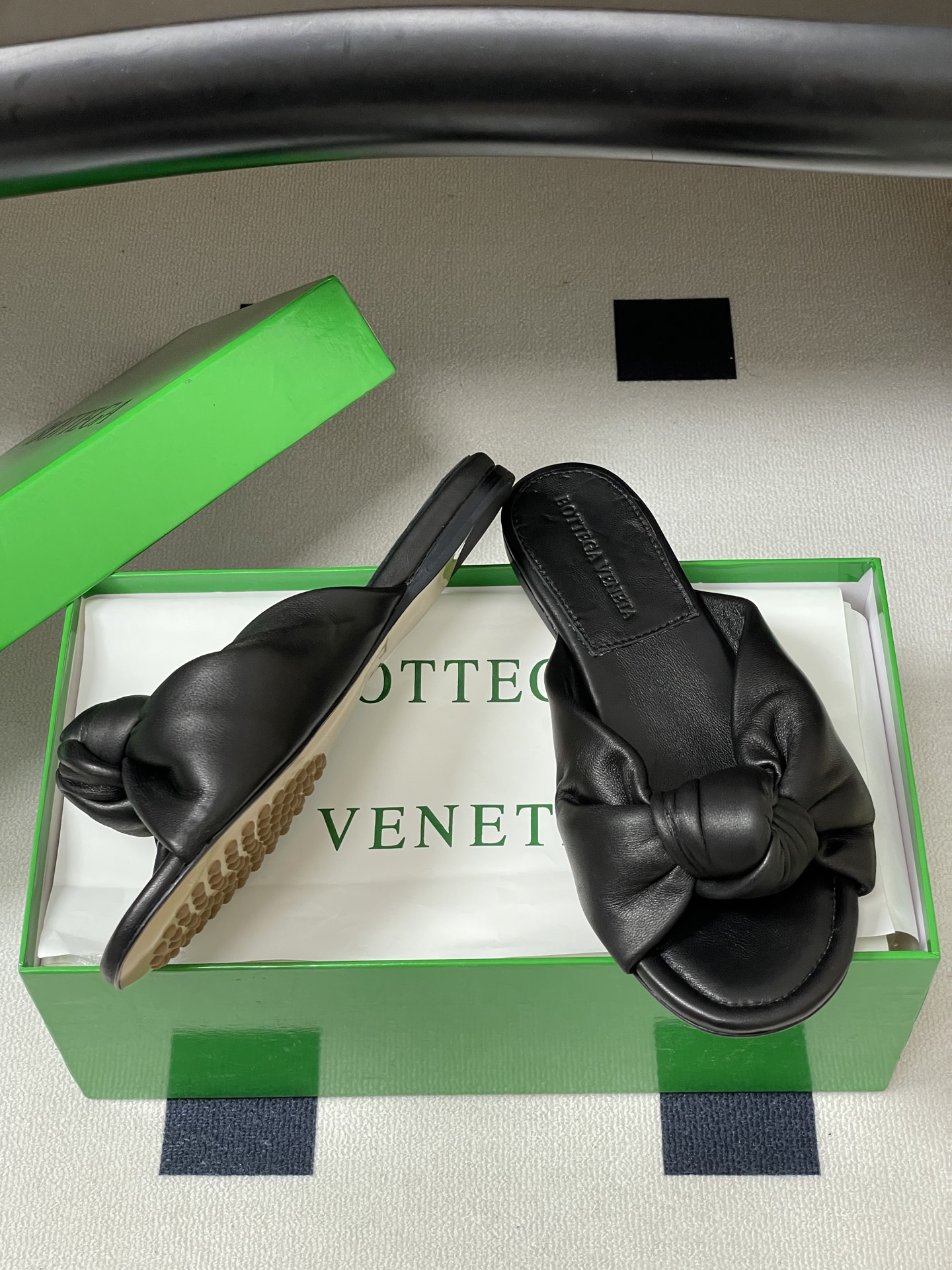 顶级品质BOTTEGA VENETA 葆蝶家 2026夏季新款 BV Cherry打结穆勒拖鞋系列细高跟