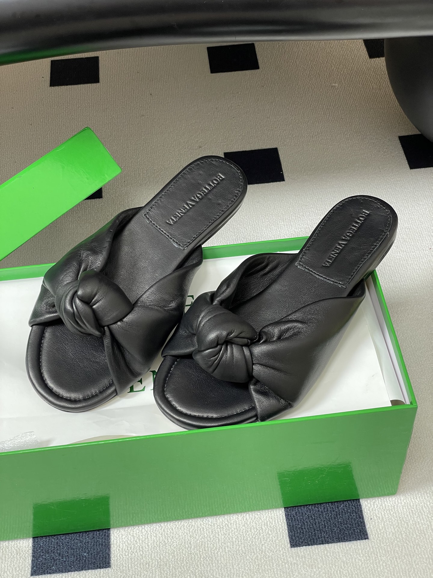 顶级品质BOTTEGA VENETA 葆蝶家 2026夏季新款 BV Cherry打结穆勒拖鞋系列细高跟