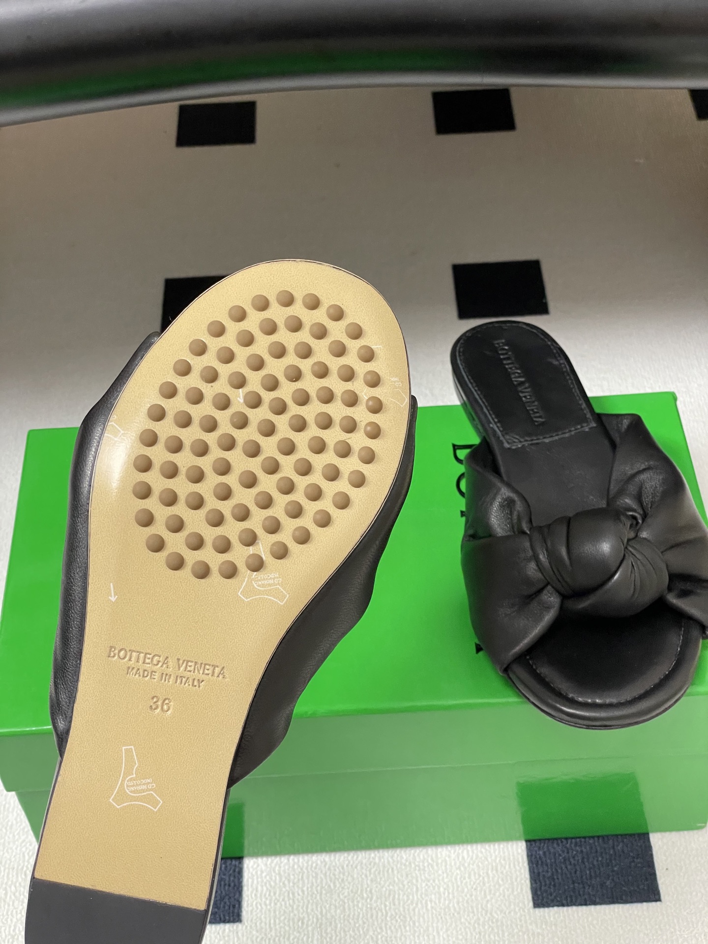 顶级品质BOTTEGA VENETA 葆蝶家 2026夏季新款 BV Cherry打结穆勒拖鞋系列细高跟