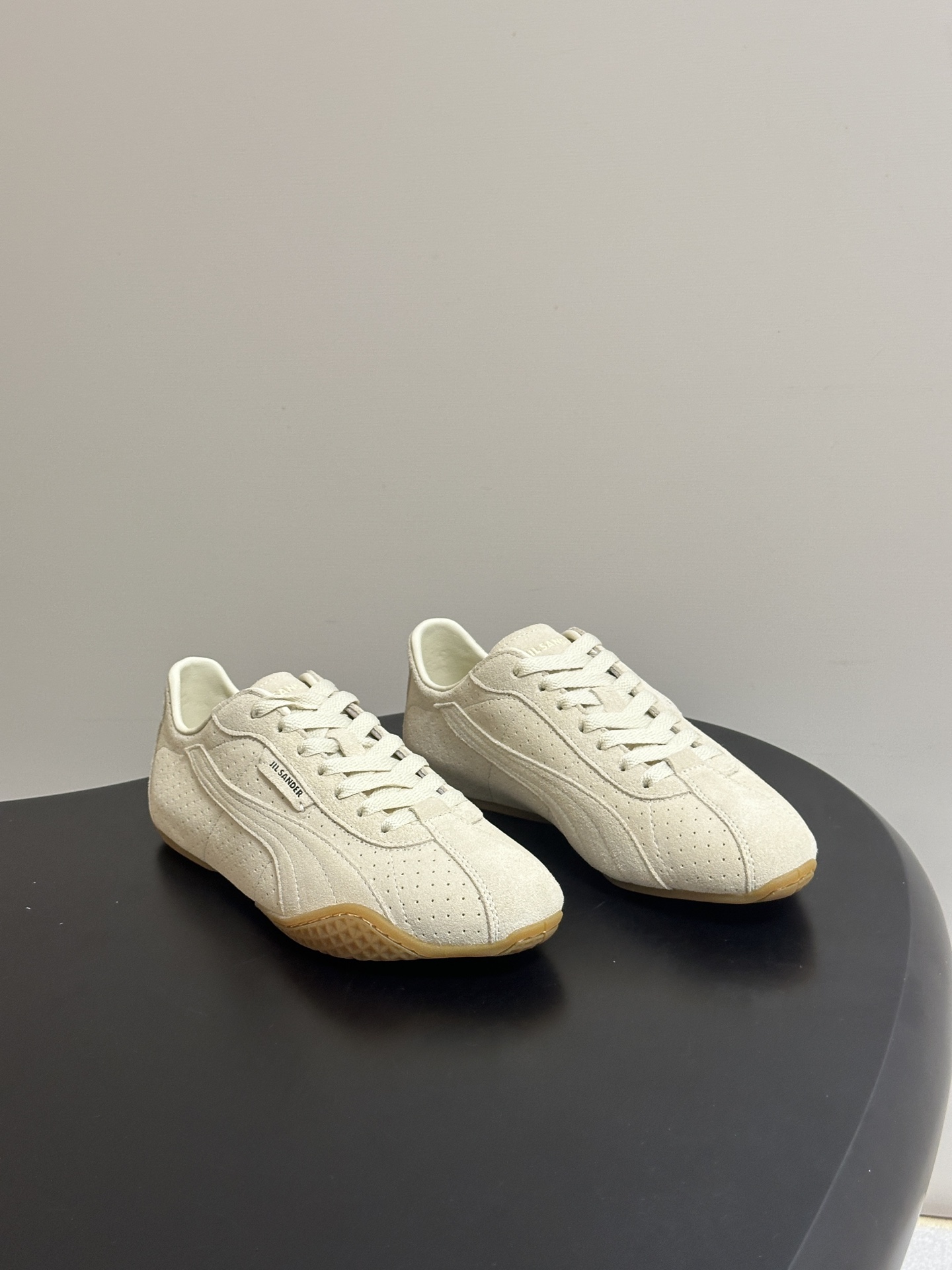 2026 春夏新款 JIL SANDER X Puma 吉尔桑达联名款低帮德训休闲鞋以品牌标志性的极简美