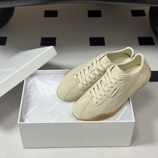 2026 春夏新款 JIL SANDER X Puma 吉尔桑达联名款低帮德训休闲鞋以品牌标志性的极简美 2026 春夏新款 JIL SANDER X Puma 吉尔桑达联名款低帮德训休闲鞋以品牌标志性的极简美