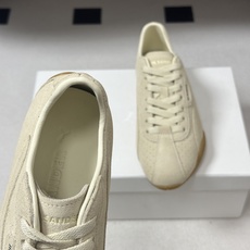 2026 春夏新款 JIL SANDER X Puma 吉尔桑达联名款低帮德训休闲鞋以品牌标志性的极简美 2026 春夏新款 JIL SANDER X Puma 吉尔桑达联名款低帮德训休闲鞋以品牌标志性的极简美