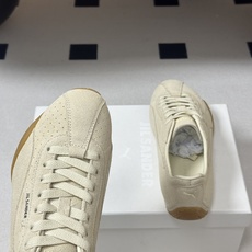 2026 春夏新款 JIL SANDER X Puma 吉尔桑达联名款低帮德训休闲鞋以品牌标志性的极简美 2026 春夏新款 JIL SANDER X Puma 吉尔桑达联名款低帮德训休闲鞋以品牌标志性的极简美