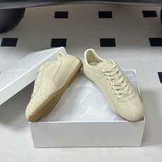 2026 春夏新款 JIL SANDER X Puma 吉尔桑达联名款低帮德训休闲鞋以品牌标志性的极简美 2026 春夏新款 JIL SANDER X Puma 吉尔桑达联名款低帮德训休闲鞋以品牌标志性的极简美