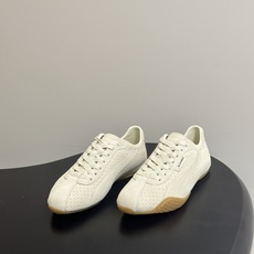 2026 春夏新款 JIL SANDER X Puma 吉尔桑达联名款低帮德训休闲鞋以品牌标志性的极简美 2026 春夏新款 JIL SANDER X Puma 吉尔桑达联名款低帮德训休闲鞋以品牌标志性的极简美