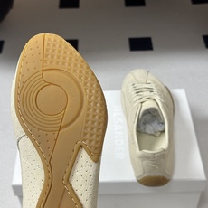 2026 春夏新款 JIL SANDER X Puma 吉尔桑达联名款低帮德训休闲鞋以品牌标志性的极简美 2026 春夏新款 JIL SANDER X Puma 吉尔桑达联名款低帮德训休闲鞋以品牌标志性的极简美