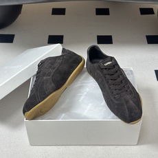 2026 春夏新款 JIL SANDER X Puma 吉尔桑达联名款低帮德训休闲鞋以品牌标志性的极简美 2026 春夏新款 JIL SANDER X Puma 吉尔桑达联名款低帮德训休闲鞋以品牌标志性的极简美
