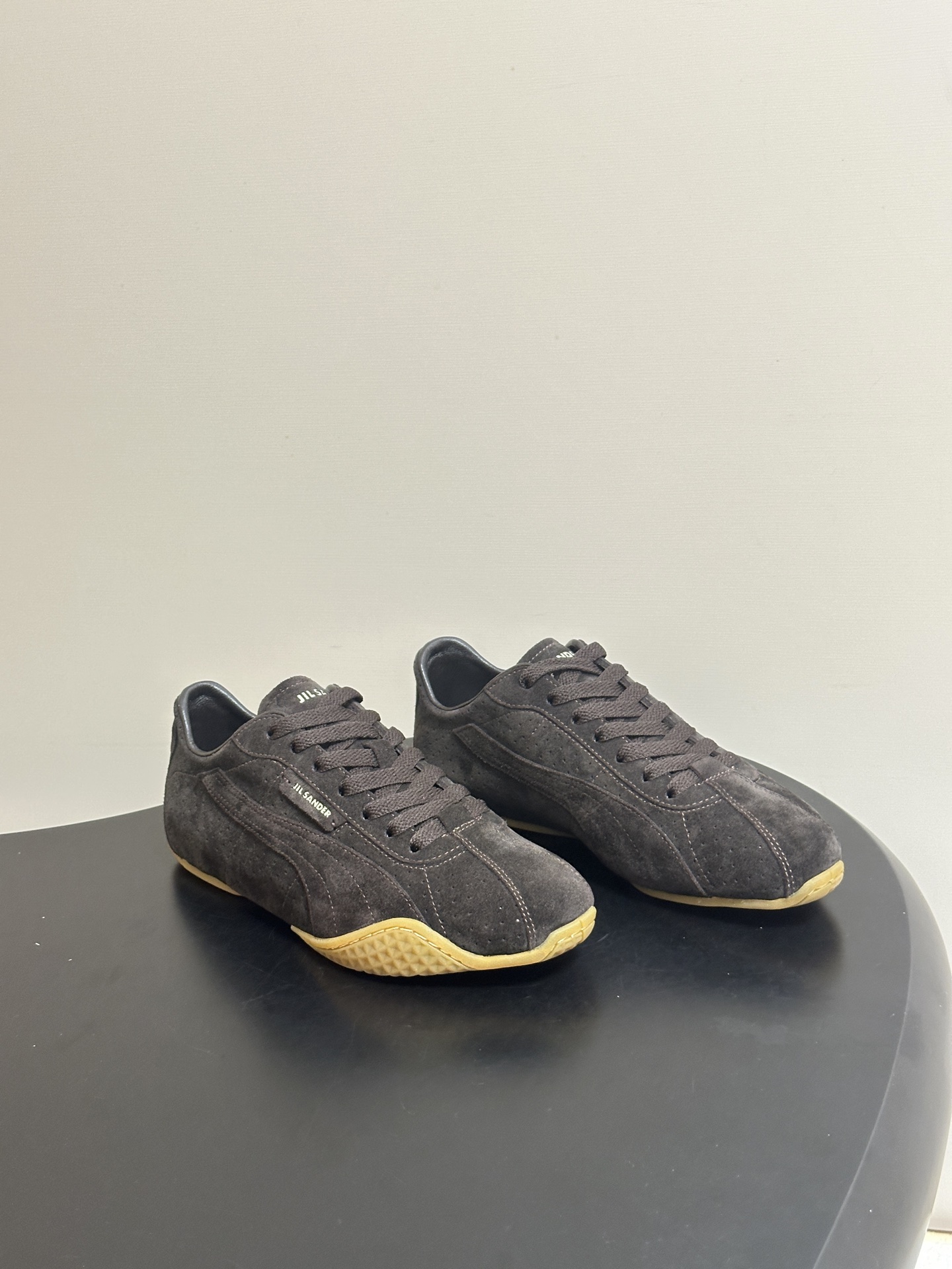 2026 春夏新款 JIL SANDER X Puma 吉尔桑达联名款低帮德训休闲鞋以品牌标志性的极简美