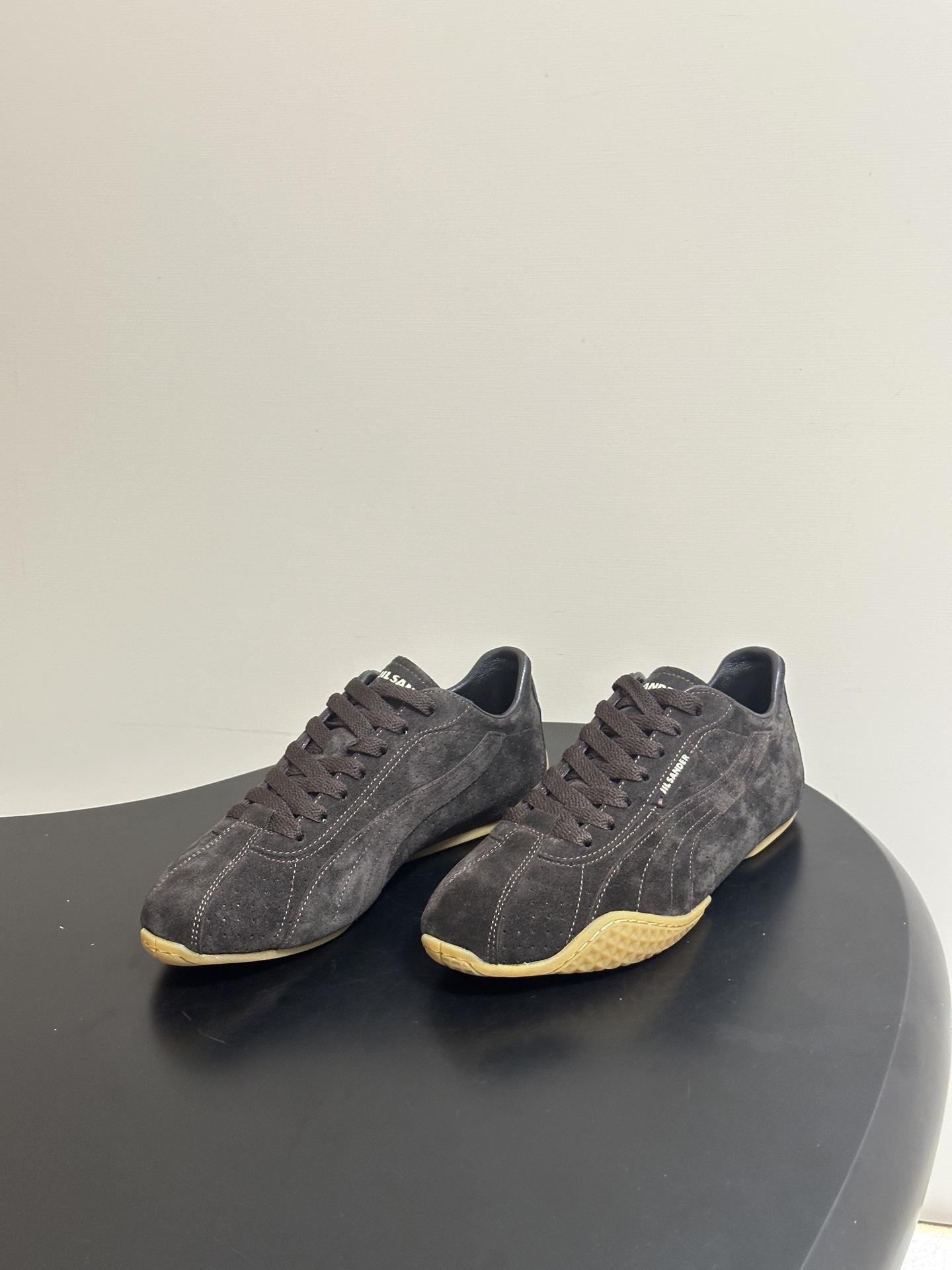 2026 春夏新款 JIL SANDER X Puma 吉尔桑达联名款低帮德训休闲鞋以品牌标志性的极简美 2026 春夏新款 JIL SANDER X Puma 吉尔桑达联名款低帮德训休闲鞋以品牌标志性的极简美
