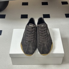 2026 春夏新款 JIL SANDER X Puma 吉尔桑达联名款低帮德训休闲鞋以品牌标志性的极简美 2026 春夏新款 JIL SANDER X Puma 吉尔桑达联名款低帮德训休闲鞋以品牌标志性的极简美