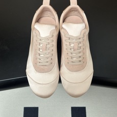 2026 春夏新款 JIL SANDER 吉尔桑达缎面运动鞋系带休闲德训鞋低帮休闲运动鞋,以品牌标志性的 2026 春夏新款 JIL SANDER 吉尔桑达缎面运动鞋系带休闲德训鞋低帮休闲运动鞋,以品牌标志性的