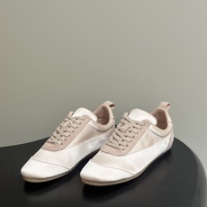 2026 春夏新款 JIL SANDER 吉尔桑达缎面运动鞋系带休闲德训鞋低帮休闲运动鞋,以品牌标志性的 2026 春夏新款 JIL SANDER 吉尔桑达缎面运动鞋系带休闲德训鞋低帮休闲运动鞋,以品牌标志性的