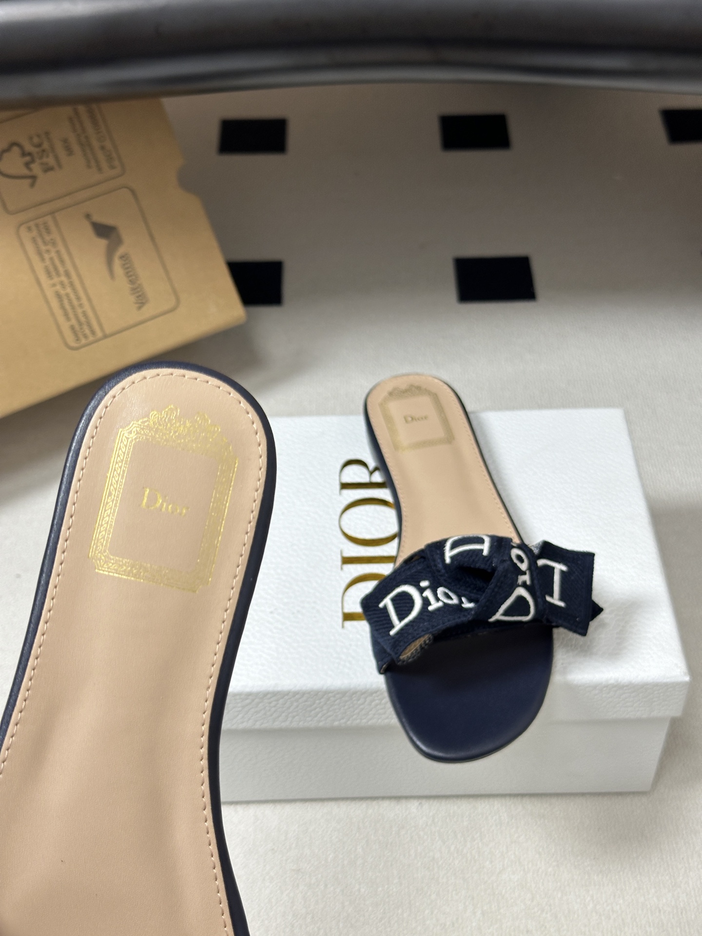 26ss春夏新款Dior 迪奥 J'Adior 经典字母织带蝴蝶结平底凉拖鞋 CD 刺绣粗跟一字带拖鞋这