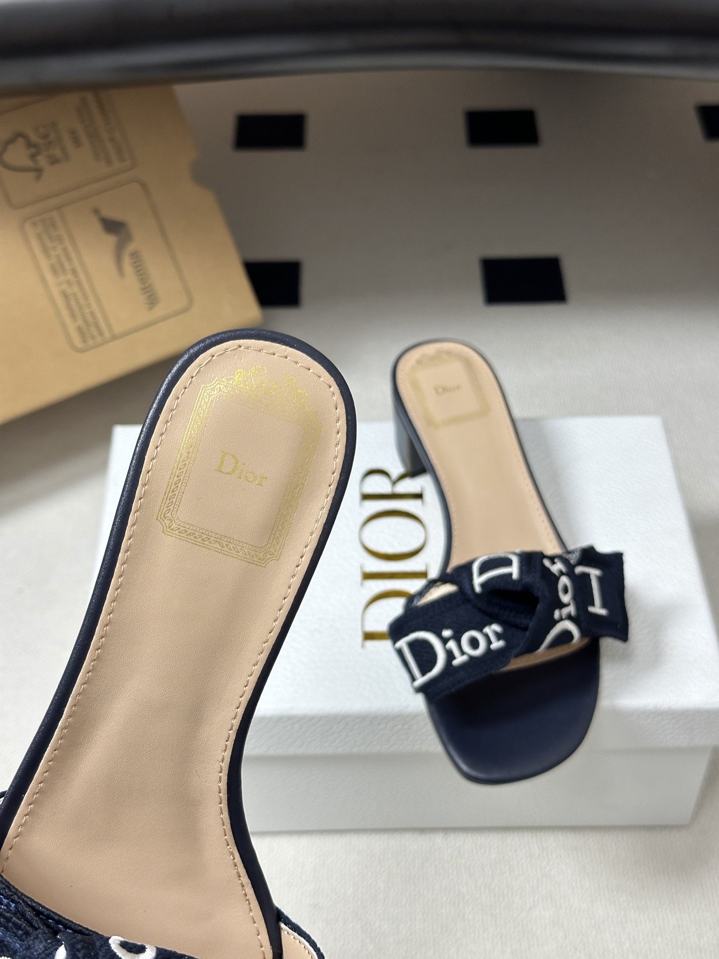 26ss春夏新款Dior 迪奥 J'Adior 经典字母织带蝴蝶结平底凉拖鞋 CD 刺绣粗跟一字带拖鞋这