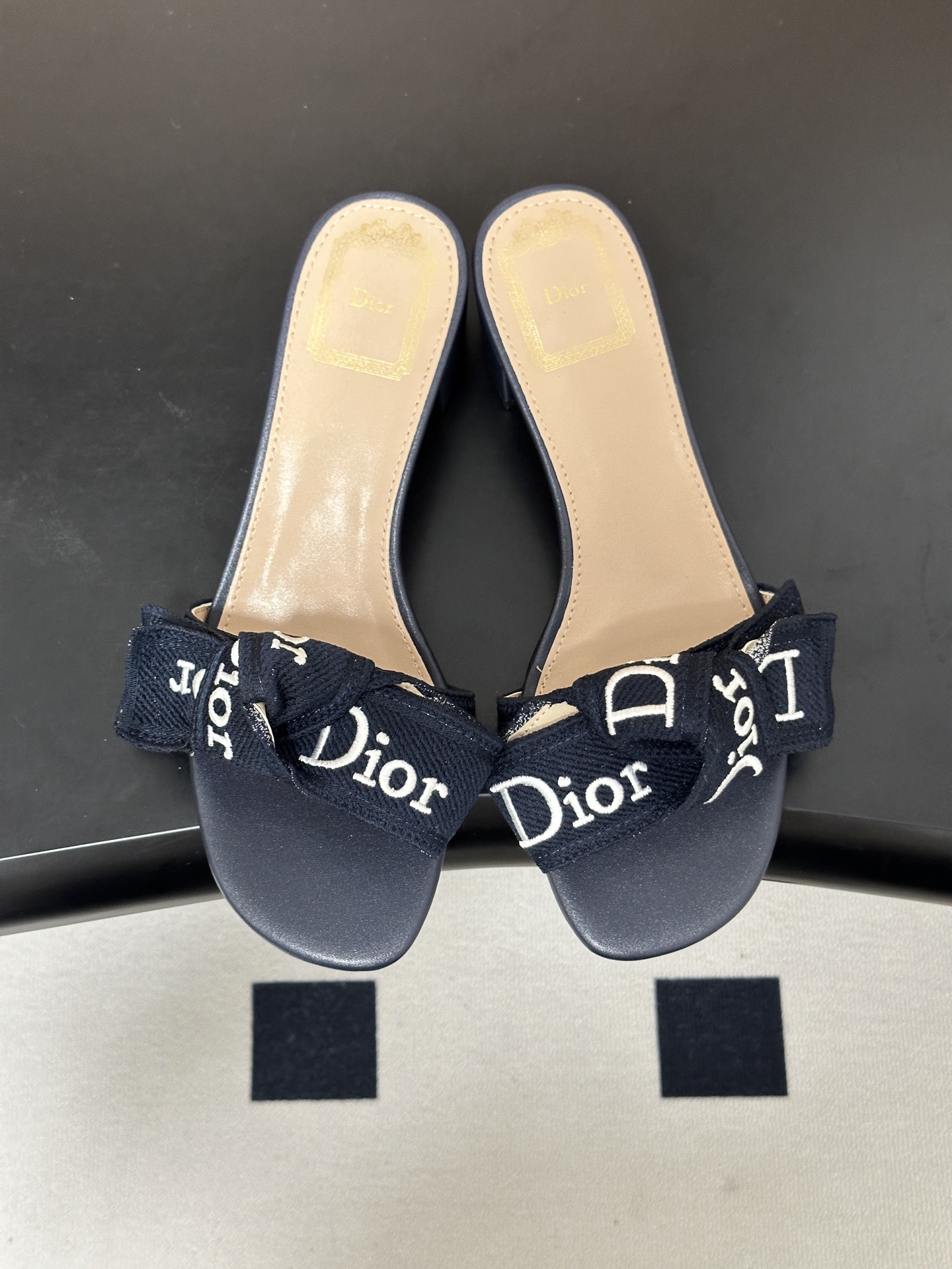 26ss春夏新款Dior 迪奥 J'Adior 经典字母织带蝴蝶结平底凉拖鞋 CD 刺绣粗跟一字带拖鞋这