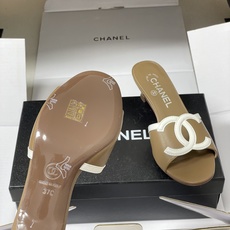 莞产26Ss春夏新款Chanel香奈儿 度假风小香经典大双C镂空小猫跟凉拖鞋蜜儿一字带平底拖鞋🔥夏日大爆 莞产26Ss春夏新款Chanel香奈儿 度假风小香经典大双C镂空小猫跟凉拖鞋蜜儿一字带平底拖鞋🔥夏日大爆