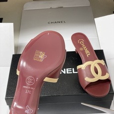 莞产26Ss春夏新款Chanel香奈儿 度假风小香经典大双C镂空小猫跟凉拖鞋蜜儿一字带平底拖鞋🔥夏日大爆 莞产26Ss春夏新款Chanel香奈儿 度假风小香经典大双C镂空小猫跟凉拖鞋蜜儿一字带平底拖鞋🔥夏日大爆