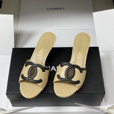 莞产26Ss春夏新款Chanel香奈儿 度假风小香经典大双C镂空小猫跟凉拖鞋蜜儿一字带平底拖鞋🔥夏日大爆 莞产26Ss春夏新款Chanel香奈儿 度假风小香经典大双C镂空小猫跟凉拖鞋蜜儿一字带平底拖鞋🔥夏日大爆