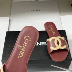 莞产26Ss春夏新款Chanel香奈儿 度假风小香经典大双C镂空小猫跟凉拖鞋蜜儿一字带平底拖鞋🔥夏日大爆 莞产26Ss春夏新款Chanel香奈儿 度假风小香经典大双C镂空小猫跟凉拖鞋蜜儿一字带平底拖鞋🔥夏日大爆
