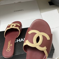 莞产26Ss春夏新款Chanel香奈儿 度假风小香经典大双C镂空小猫跟凉拖鞋蜜儿一字带平底拖鞋🔥夏日大爆 莞产26Ss春夏新款Chanel香奈儿 度假风小香经典大双C镂空小猫跟凉拖鞋蜜儿一字带平底拖鞋🔥夏日大爆