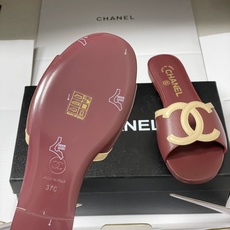 莞产26Ss春夏新款Chanel香奈儿 度假风小香经典大双C镂空小猫跟凉拖鞋蜜儿一字带平底拖鞋🔥夏日大爆 莞产26Ss春夏新款Chanel香奈儿 度假风小香经典大双C镂空小猫跟凉拖鞋蜜儿一字带平底拖鞋🔥夏日大爆