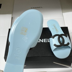 莞产26Ss春夏新款Chanel香奈儿 度假风小香经典大双C镂空小猫跟凉拖鞋蜜儿一字带平底拖鞋🔥夏日大爆 莞产26Ss春夏新款Chanel香奈儿 度假风小香经典大双C镂空小猫跟凉拖鞋蜜儿一字带平底拖鞋🔥夏日大爆