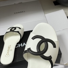 莞产26Ss春夏新款Chanel香奈儿 度假风小香经典大双C镂空小猫跟凉拖鞋蜜儿一字带平底拖鞋🔥夏日大爆 莞产26Ss春夏新款Chanel香奈儿 度假风小香经典大双C镂空小猫跟凉拖鞋蜜儿一字带平底拖鞋🔥夏日大爆