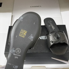 莞产26Ss春夏新款Chanel香奈儿 度假风小香经典大双C镂空小猫跟凉拖鞋蜜儿一字带平底拖鞋🔥夏日大爆 莞产26Ss春夏新款Chanel香奈儿 度假风小香经典大双C镂空小猫跟凉拖鞋蜜儿一字带平底拖鞋🔥夏日大爆