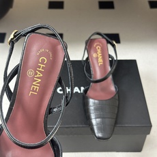 Chanel 香奈儿2026春夏新款 小香26A高跟露跟凉鞋方头漆皮后绊带凉鞋自带复古活力感的方头漆皮后 Chanel 香奈儿2026春夏新款 小香26A高跟露跟凉鞋方头漆皮后绊带凉鞋自带复古活力感的方头漆皮后