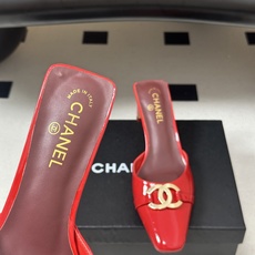 Chanel 香奈儿2026春夏新款 小香26A高跟穆勒鞋方头漆皮带跟凉拖鞋自带复古活力感的方头漆皮凉拖 Chanel 香奈儿2026春夏新款 小香26A高跟穆勒鞋方头漆皮带跟凉拖鞋自带复古活力感的方头漆皮凉拖