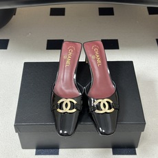 Chanel 香奈儿2026春夏新款 小香26A高跟穆勒鞋方头漆皮带跟凉拖鞋自带复古活力感的方头漆皮凉拖 Chanel 香奈儿2026春夏新款 小香26A高跟穆勒鞋方头漆皮带跟凉拖鞋自带复古活力感的方头漆皮凉拖