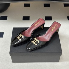 Chanel 香奈儿2026春夏新款 小香26A高跟穆勒鞋方头漆皮带跟凉拖鞋自带复古活力感的方头漆皮凉拖 Chanel 香奈儿2026春夏新款 小香26A高跟穆勒鞋方头漆皮带跟凉拖鞋自带复古活力感的方头漆皮凉拖
