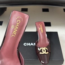 Chanel 香奈儿2026春夏新款 小香26A高跟穆勒鞋方头漆皮带跟凉拖鞋自带复古活力感的方头漆皮凉拖 Chanel 香奈儿2026春夏新款 小香26A高跟穆勒鞋方头漆皮带跟凉拖鞋自带复古活力感的方头漆皮凉拖